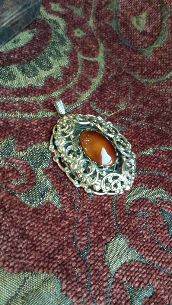 Vintage gold toned pendant - image 5