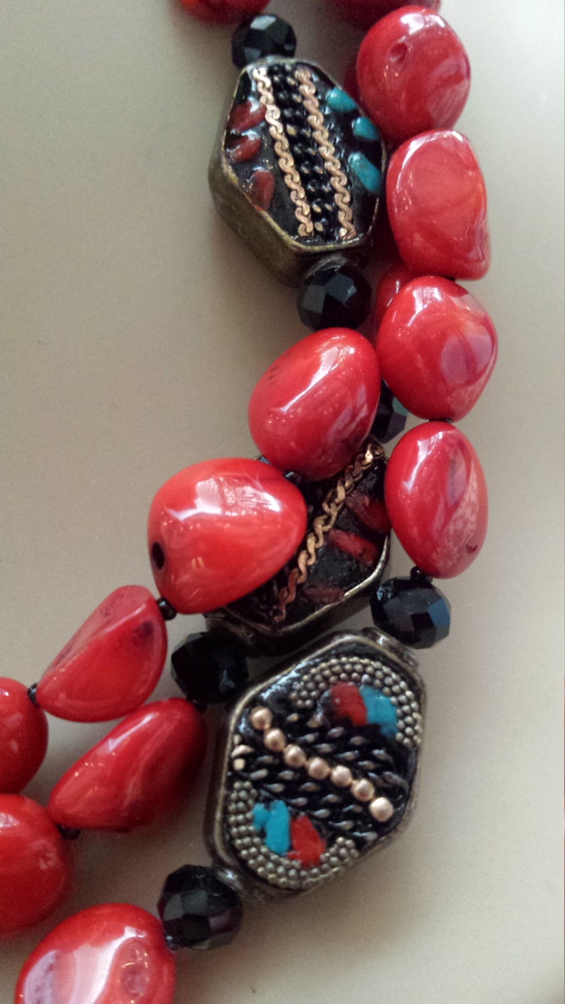 three strand coral necklace with contrast beads image 2