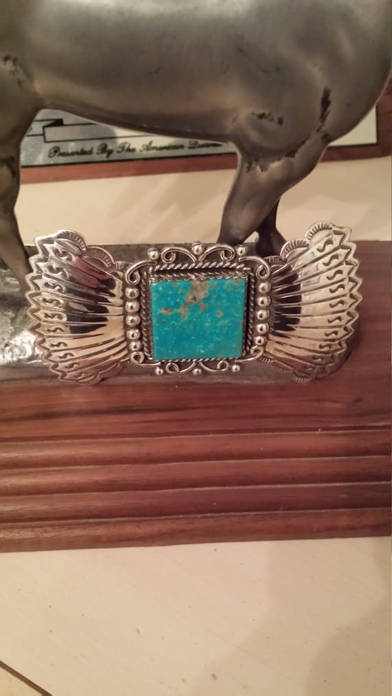 Cravate bolo en métal vintage, joli motif argenté et pierre turquoise bleu malachite broyée, beau design, beau design - France