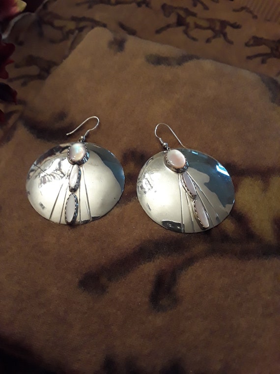 Sterling silver mother of pearl large round design