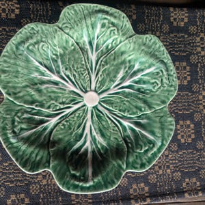Vintage Bordallo Pinheird green cabbage ware dinner 10.5" diameter, made in Portugal marked on bottom, farmhouse country spring summer decor