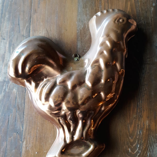 Vintage copper plated rooster chicken mold décor. Kitchen, baking, farmhouse, country. Pantina