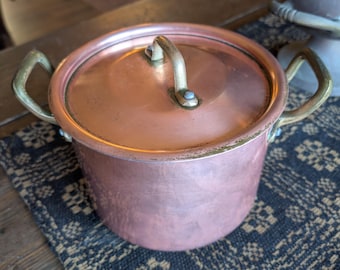 Vintage copper brass small stock pot soup with lid, 8 cups, cooking, primitive rustic country farmhouse cottage core kitchen decor