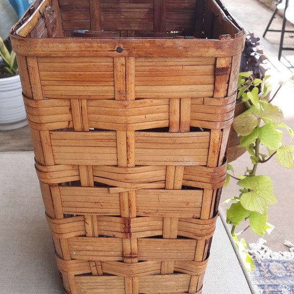 Vintage weaved wicker tall square basket Longaberger style, umbrella or cane holder.  Farmhouse, French Country décor. Plant/flower display.