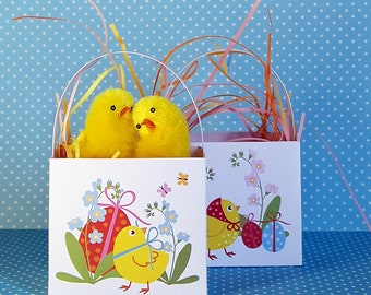 Cute Easter printables gift basket. Easter baskets to print and to make in paper, white baskets decorated with chicks and forget-me-nots.