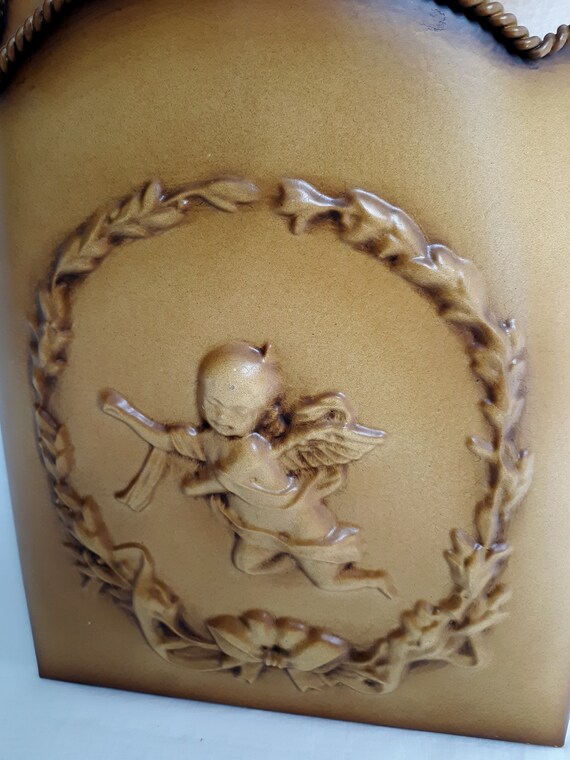 Southern Living At Home Glorious Door Bucket Golden Angel Cherub Motif Metal Entrance Display Wall Hanging Rustic Country Décor Nos
