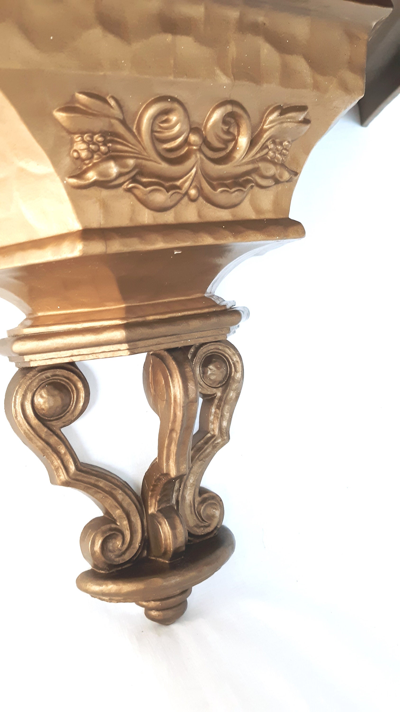 Vintage oro pared colgante estante syroco madera martilleada | Etsy