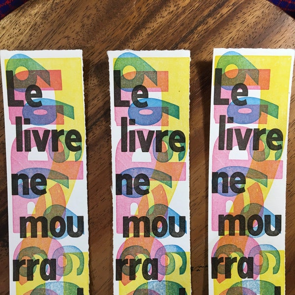 Le livre ne mourra pas ! Books won't die! bookmark, knife-cut by hand, cotton engraving paper, composed by hand, letterpress printed