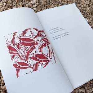 Fragments, livre de poésie, impression entièrement typographique, texte composé à la main, 9 linogravures originales image 3