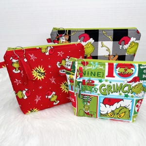 Pochette de Noël avec fond en T, Pochette à fermeture éclair des Fêtes, Trousse à cosmétiques Grinch, Pochette pour accessoires Grinch, Trousse de maquillage Grinch, Cadeaux des Fêtes Grinch