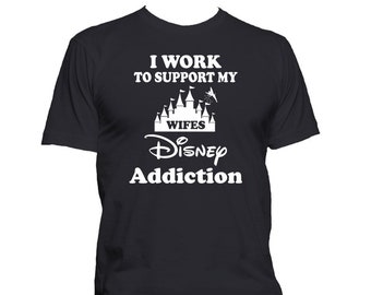 Trabajo para apoyar la adicción de mi esposa a Disney... Camiseta