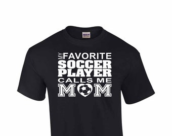 Camiseta "Mi jugador de fútbol favorito me llama mamá"