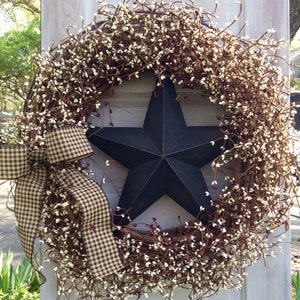 Patriotic Wreath with Burgundy and Cream Pip Berries with Black Center Barn Star,Americana Wreath,4th of July Wreath,Primitive Wreath,MTO