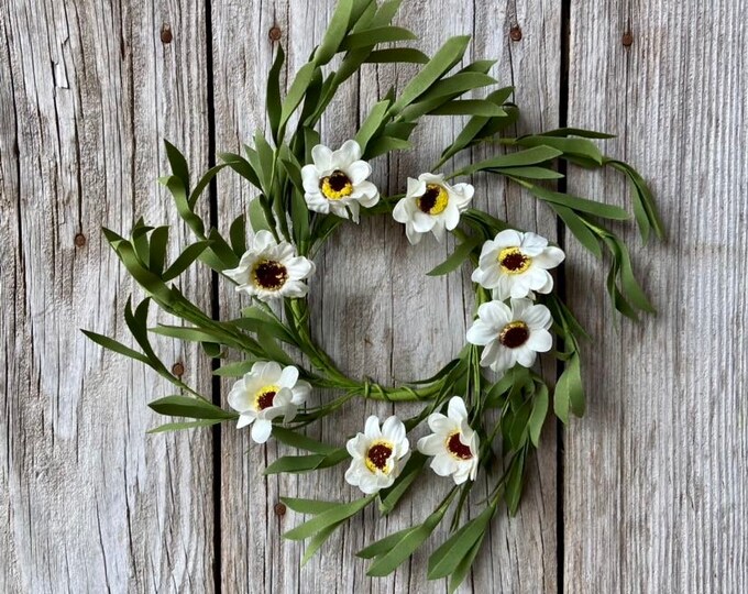 Featured listing image: White Daisy Candle Wreath