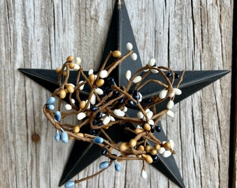 Small Rustic Black Star with Pip Berries