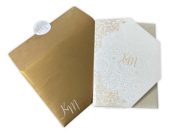 Lot de 50 invitations personnalisées en trois volets, blanches et dorées, avec inserts en acrylique et papier EAML-333 personnalisables