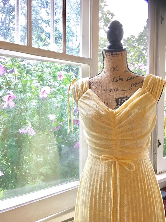 Vintage 1970s Perfect Pale Yellow Long Dress