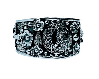 Navajo Style 925 Sterling Silver Bracelet with Wolf, flowers and polished caps