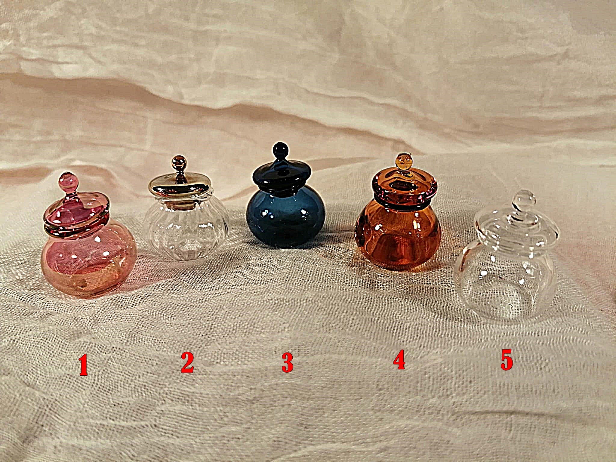 Artisan blown glass bowler 1/12 scale.Height 1 cm (0.4")