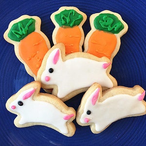 Thanksgiving gift cookies--customized party cookies--Bunny and Carrot Cookies - 12 decorated Easter sugar cookies