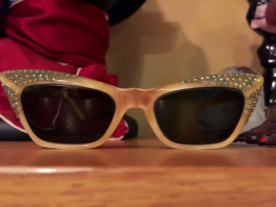 Vintage Cat Eye Sunglasses with Rhinestones 1950'