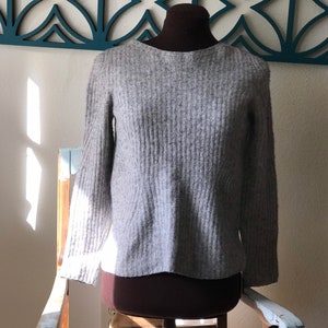 Vintage Ladies Banana Republic Italian Wool Sweater Cream & Gray Yarn by Filpucci Size M On the Shoulder peplum Flair Waist image 1