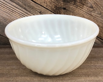 Fire King Off White 8" Swirl Bowl / Vintage Fire King Swirl Mixing Bowl / Retro Fire King Milk Glass Bowl / Vintage Fire King Kitchen Bowl