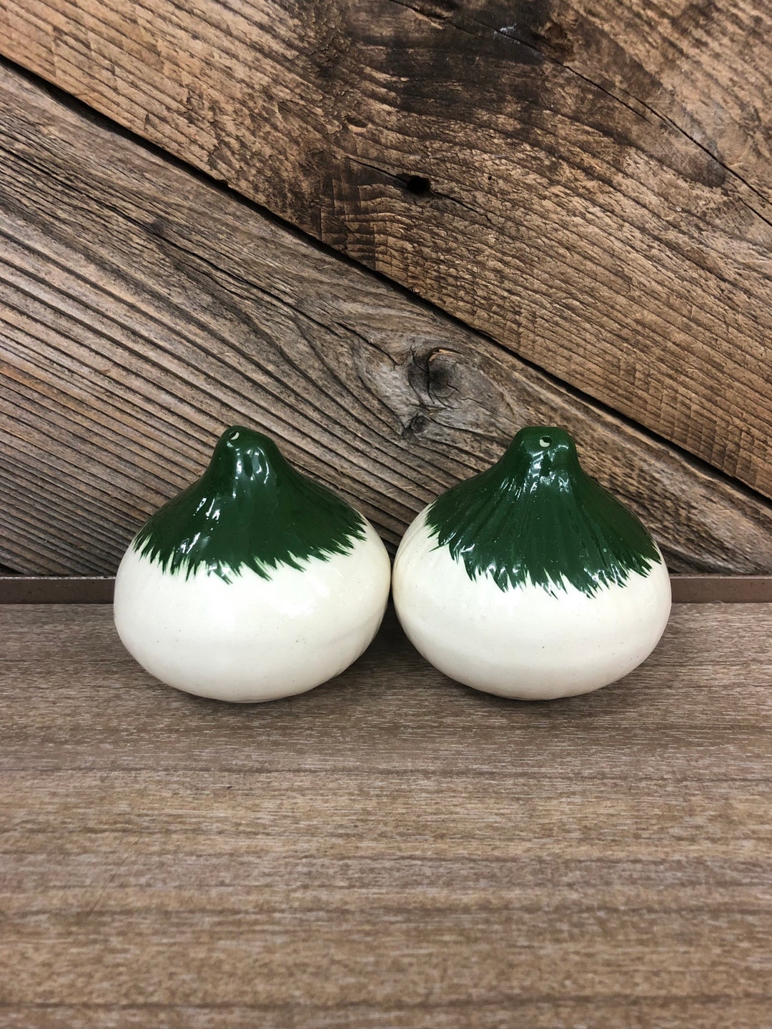 Set/2 Onion Salt & Pepper Shakers / Vintage White Onion Salt and Pepper
