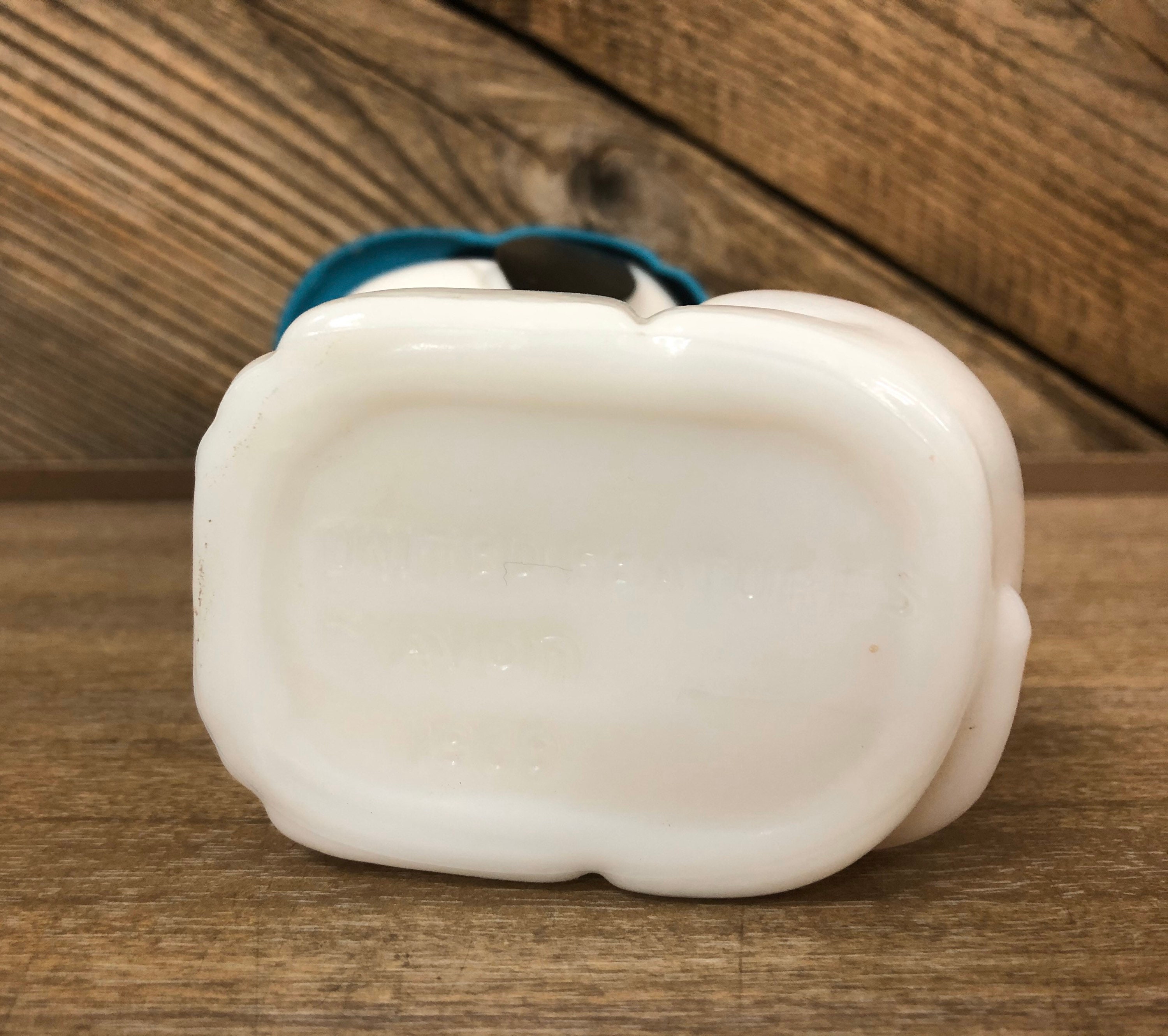 【1969 USA vintage】AVON エイボン スヌーピー ガラスボトル VINTAGE Avon Vintage 1969 “BASEBALL SNOOPY” Avon Milk Glass