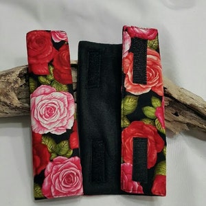 Red and Pink Roses Seat bet cover / Black and Red Seat belt covers / Car Accessories / Floral seat covers / Hostess gift idea .