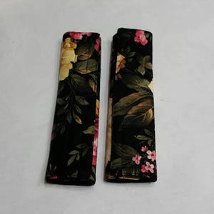 Black Floral seat belt covers / Soft seat belt cover / women&#39;s car decoration.