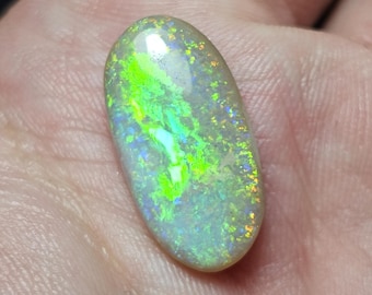 7-karatowy półczarny opal z Lightning Ridge
