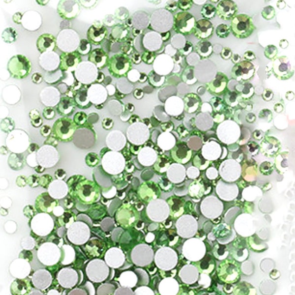 Peridot Licht grün 500 Strass FlatBacks künstliche Edelsteine Runde Glas Kristall 6 gemischte Größen 1,6-3,2 mm Nail Art Telefonkarte DIY Kleber Fix