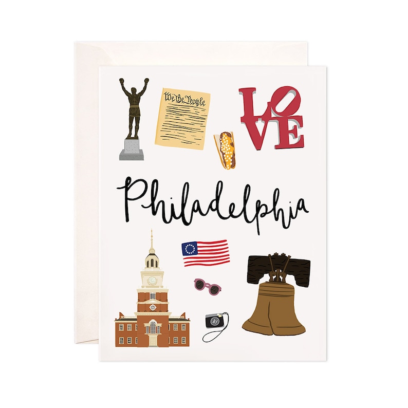 Puede incluir: Una tarjeta blanca con una ilustraci&oacute;n en blanco y negro de monumentos de Filadelfia. Los monumentos incluyen la Campana de la Libertad, el Sal&oacute;n de la Independencia, la estatua de Rocky, un cheesesteak, gafas de sol, una c&aacute;mara y la escultura "LOVE". El texto "We the People" y "Philadelphia" tambi&eacute;n est&aacute;n incluidos.