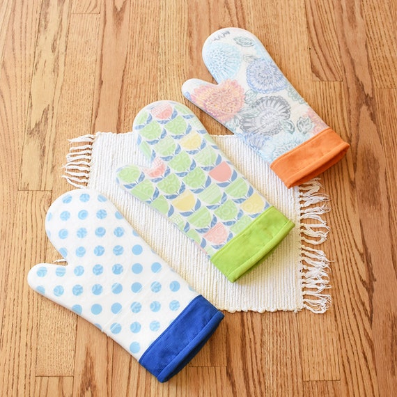 Oven Mitt Kit Hot Stuff Silicone with pattern By Around The Bobbin
