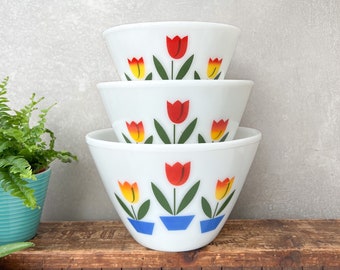 Fire king Tulip Mixing Bowls, Splash Proof Nesting Bowls, Vintage Fire King Tableware, Anchor Hocking .