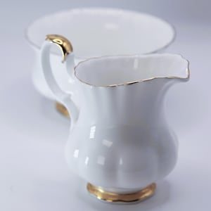 Elegant Royal Albert Val D&#39;or Bowl and Creamer Set
