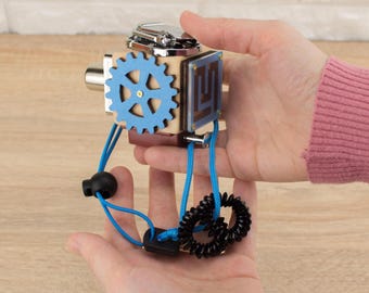 Brinquedo sensorial de madeira personalizado para adultos, cubo de atividades sensoriais para pessoas com demência.