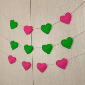 Grüne und rosa Filzherzgirlande, Wandbehang für das Babyzimmer, Wandbehang für die Babyparty, Osterdeko für die Wand