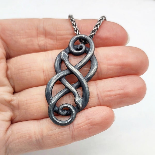 Collier serpent infini en argent sterling oxydé / pendentif serpent Auryn / bijoux nordiques noeud celtique pour homme et femme