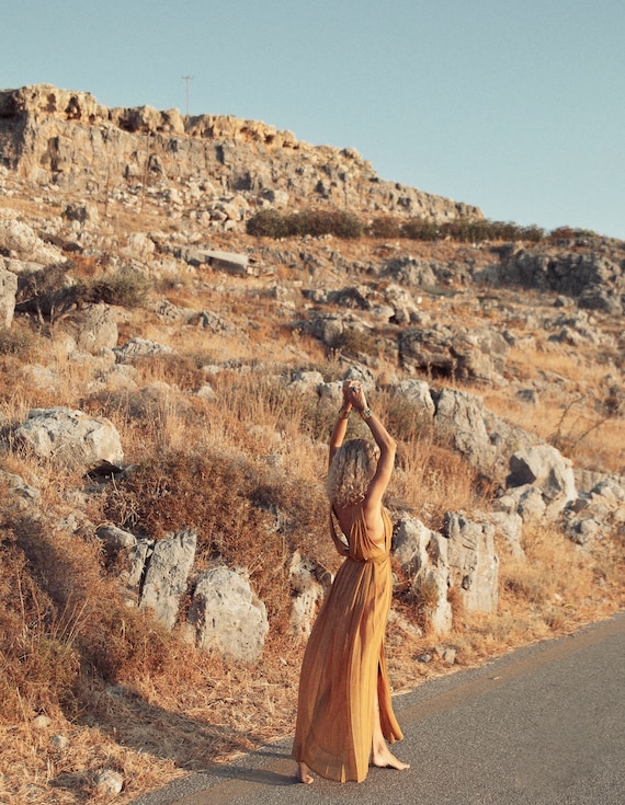 AURA WRAP - Saffron Boho Chic Layering Cape Hand Loomed Raw Silk Grecian  Dress Luxury Travel Lounge Wear Mustard Goddess Wrap Dress - Etsy Denmark
