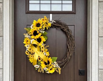 Couronne de tournesols avec ruban doré, Couronne de sensibilisation au cancer infantile, Couronne de porte d'entrée de septembre, Couronne de vigne et tournesols avec ruban doré