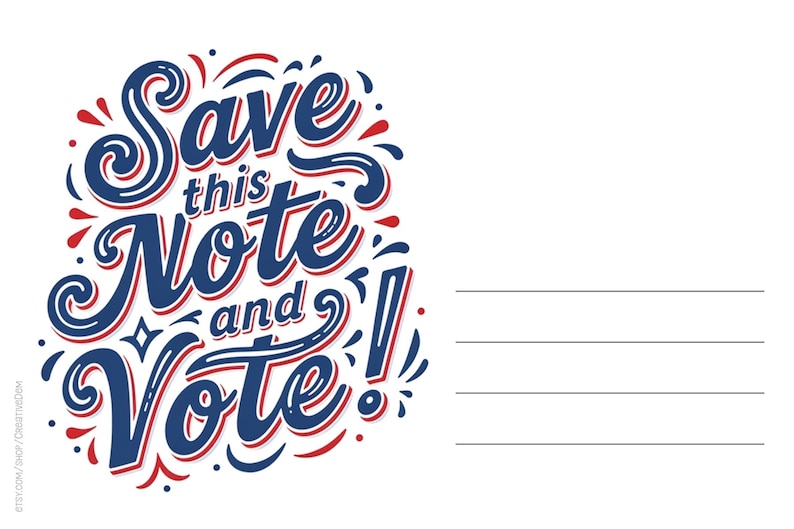 以下が含まれることがあります： 青と赤の手書き風テキスト「Save this Note and VOTE!」と装飾的な渦巻きや点が描かれた長方形のカード。カードの右側には書き込み用の4本の水平線があり、小さなURLが垂直に印刷されています。