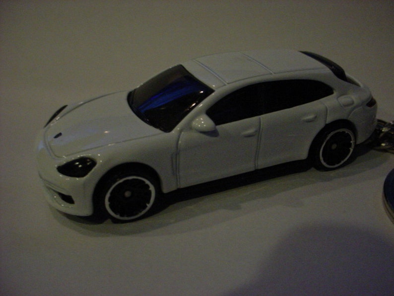 3D Porsche Panamera S E-Hybrid Sport Turismo custom keychain by Brian Thornton keyring key chain finished in white color trim diecast metal