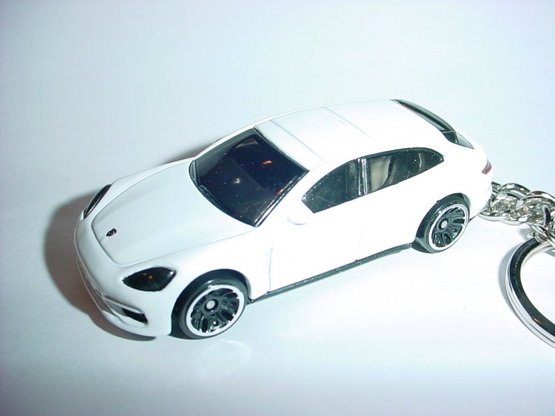 3D Porsche Panamera S E-Hybrid Sport Turismo custom keychain by Brian Thornton keyring key chain finished in white color trim diecast metal