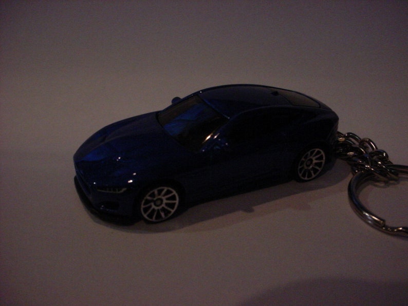 3D Jaguar F-Type custom keychain by Brian Thornton keyring key chain finished in blue color trim metal body 2020 20 jag ride classic styling