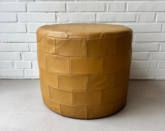 Vintage leren kruk, poef uit de jaren 70 (mid-century), patchwork kruk