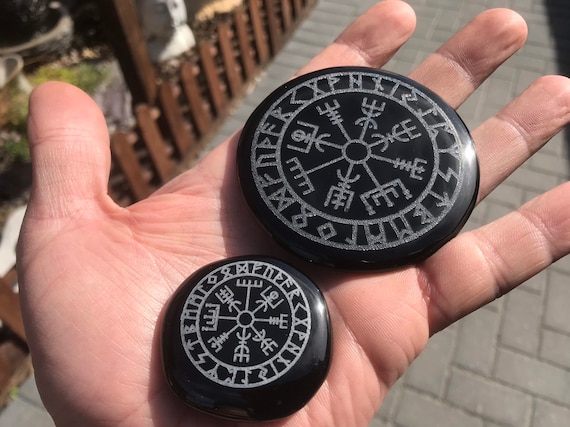 Wayfinder Vegvisir the Symbol of Guidance and Protection the Viking Compass runic Compass Engraved on a Black Obsidian Palm. Etsy Denmark