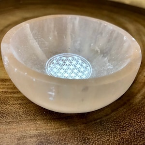 Reine orange Selenit Blume des Lebens Kristall Ladeschale, Heilige Geometrie, Selenit Kristall.