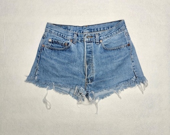 Vintage Levis 501 bootyshort maat 31, VS lichte wassing denim jaren 90, gescheurd en gerafeld